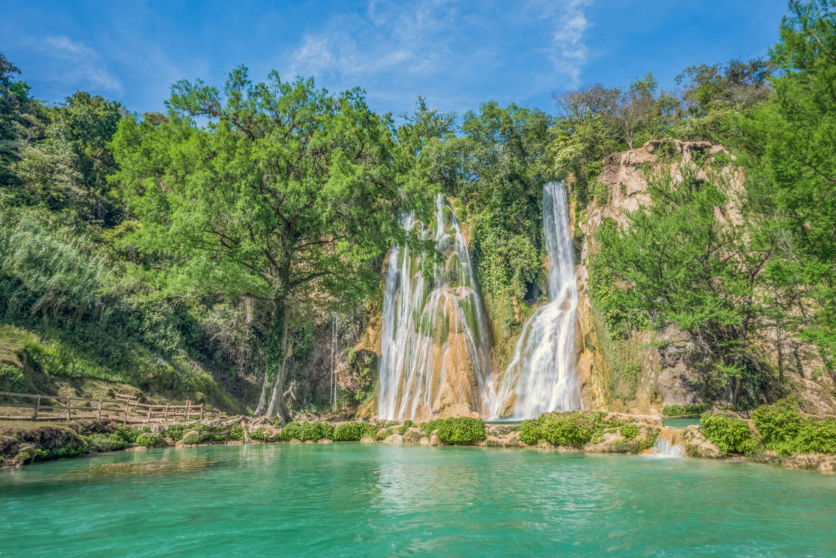 Cascada Minas Viejas es una de las albercas naturales más bonitas de México