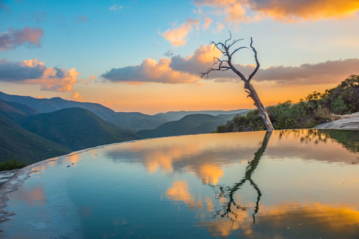 Hierve el Agua es una de las albercas naturales más famosas de México
