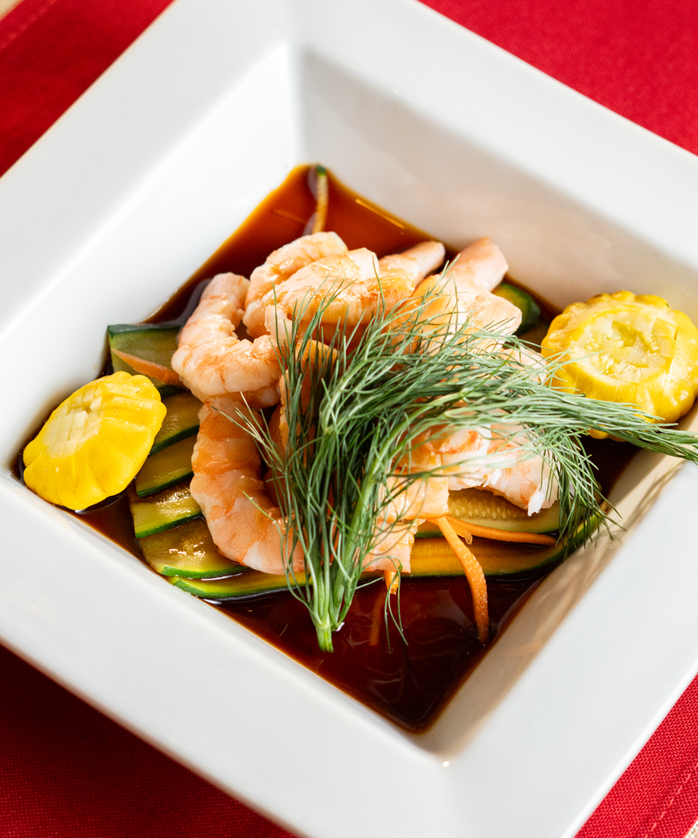 Camarones embriagados con tiras de calabacín 