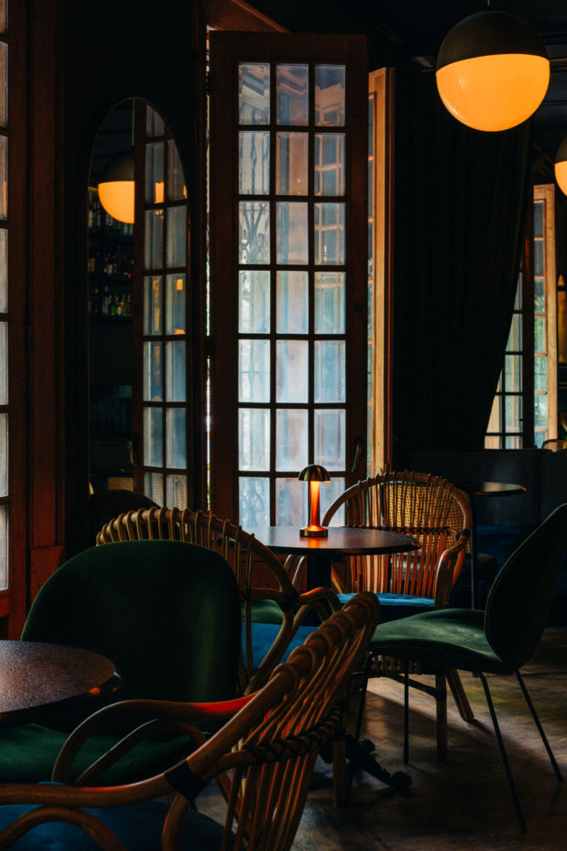 Bar Polilla se ubica en una antigua casona de la colonia Roma 