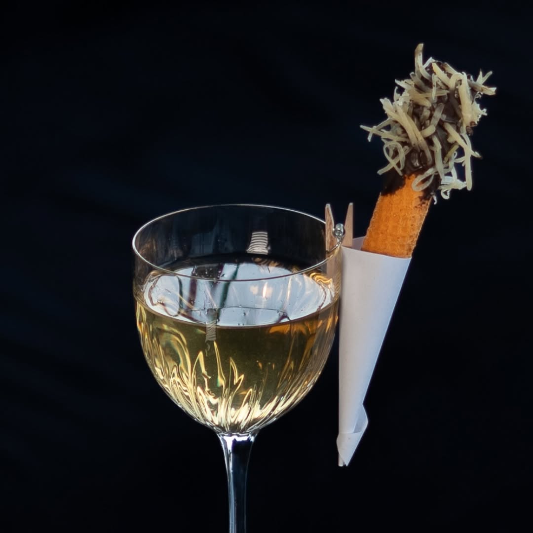 Cocktail creativo en Carlotta Reforma, cocktail bar. 