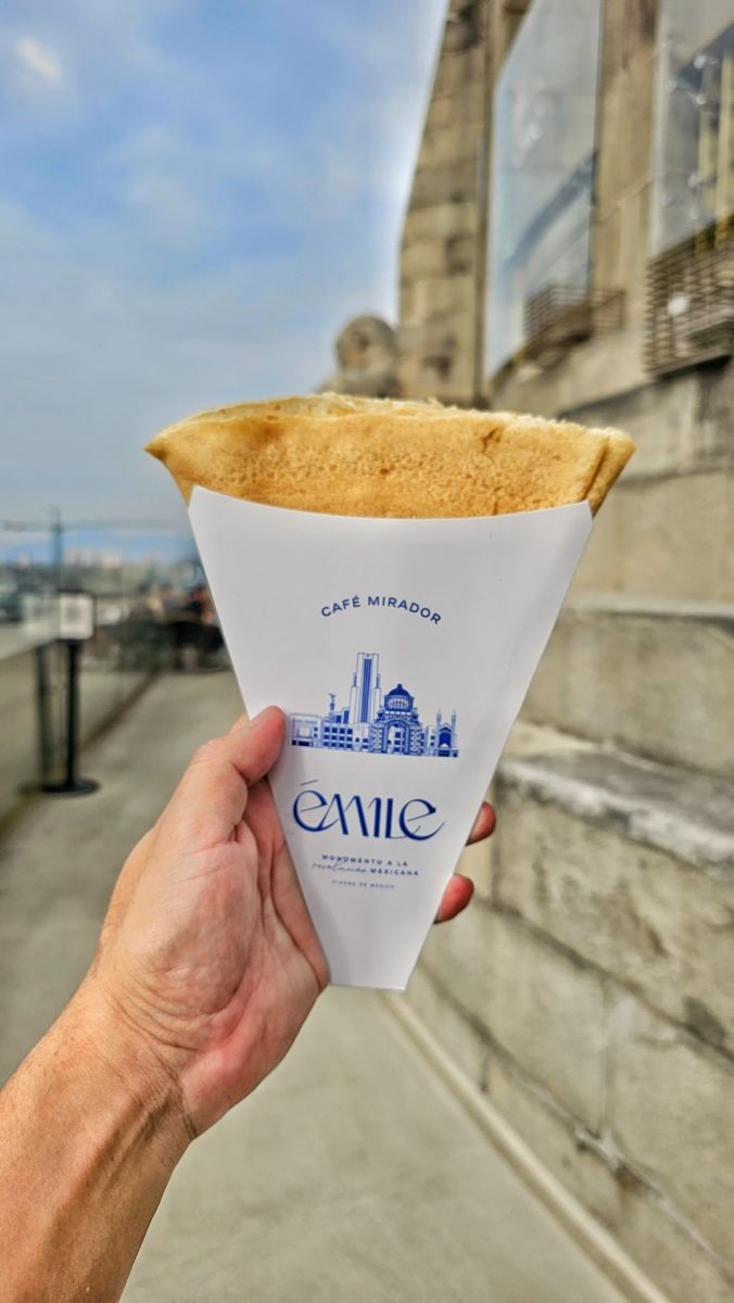 Disfruta una deliciosa crepa en el Café Mirador Émile