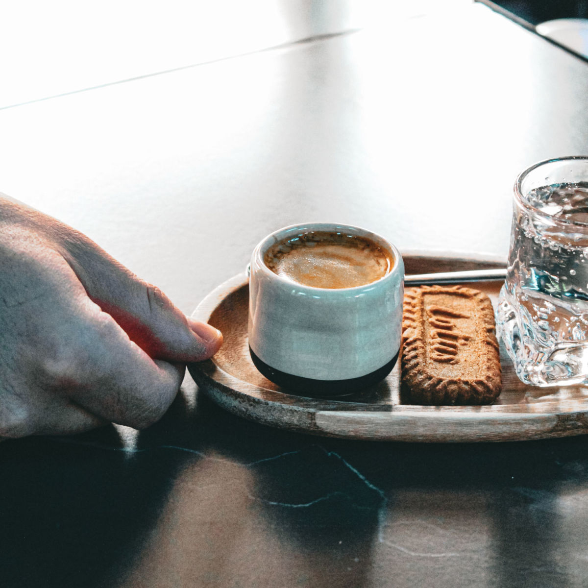 mugen café es una pequeña cafetería de especialidad a unas cuadras del hospital general