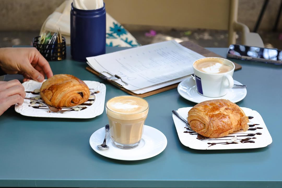casa di mahia se especializa en cafés y postres italianos