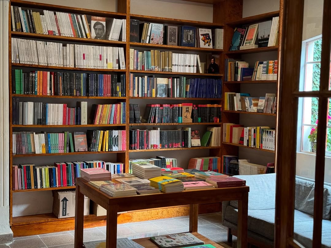 el desastre tiene un amplio acervo de libros