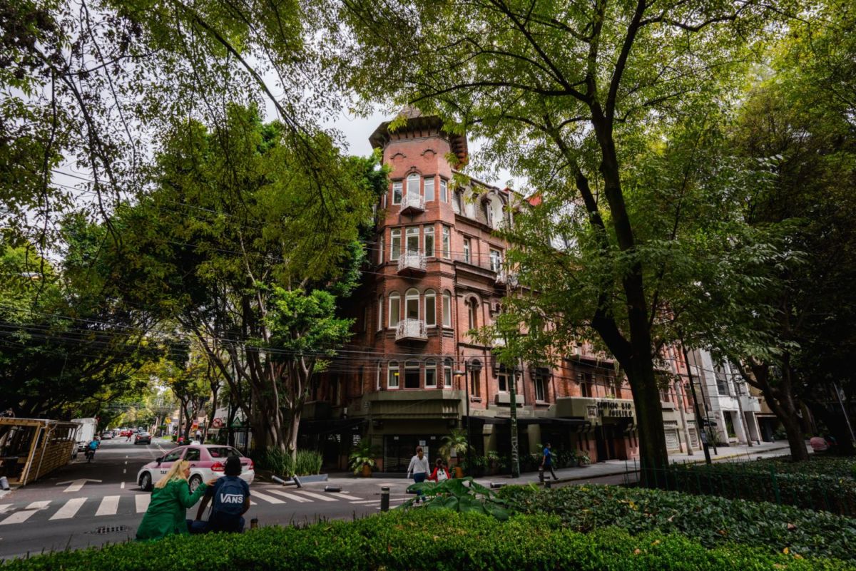 Seguro conoces este famoso edificio en la Plaza Río de Janeiro, pero ¿sabes por qué dicen que es la Casa de las Brujas?