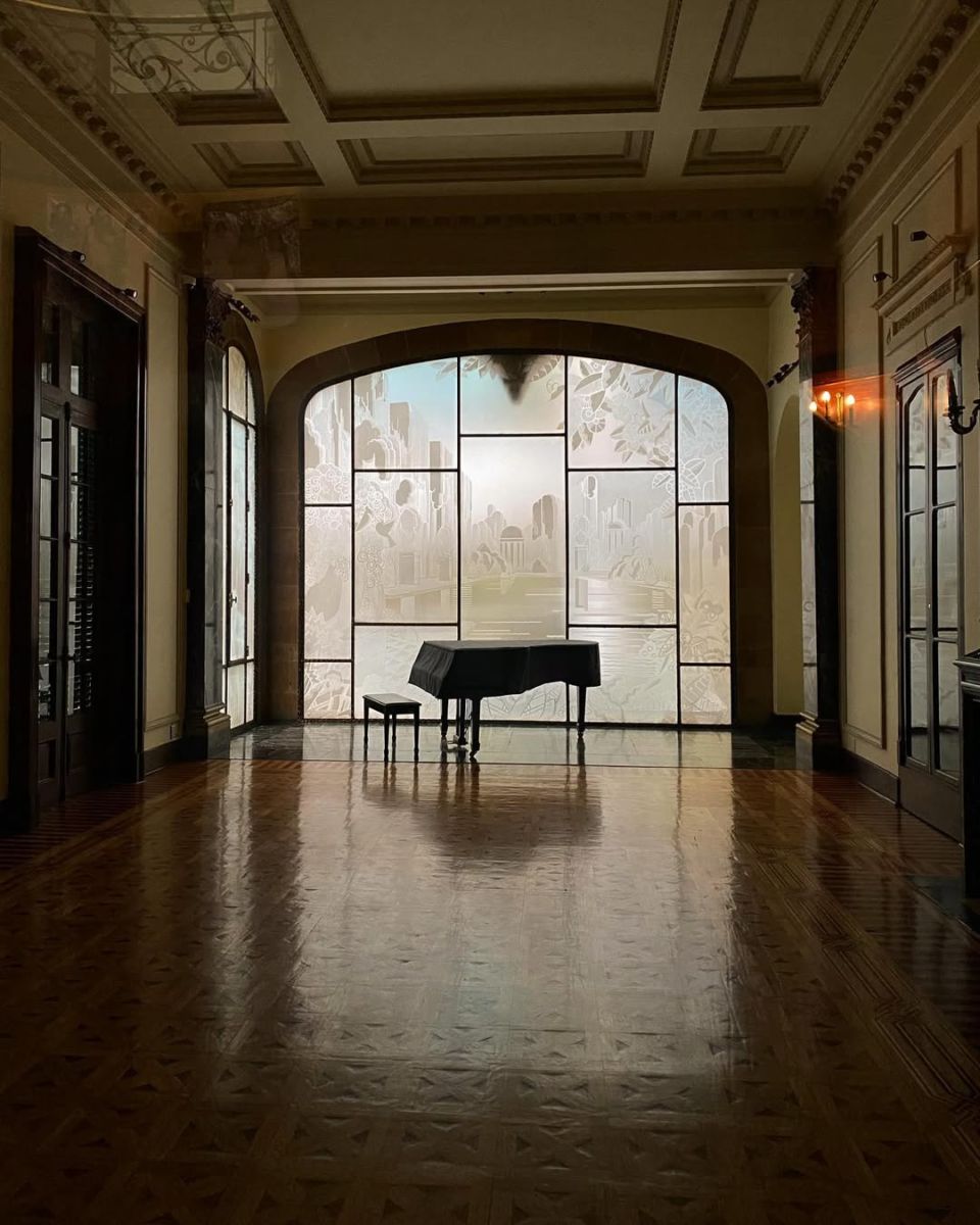 Una de las salas de exposición en la Casa del Libro UNAM, una casona construida entre 1920 y 1925