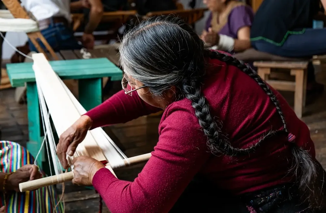 Talleres de telar de cintura en el centro cultural raíces