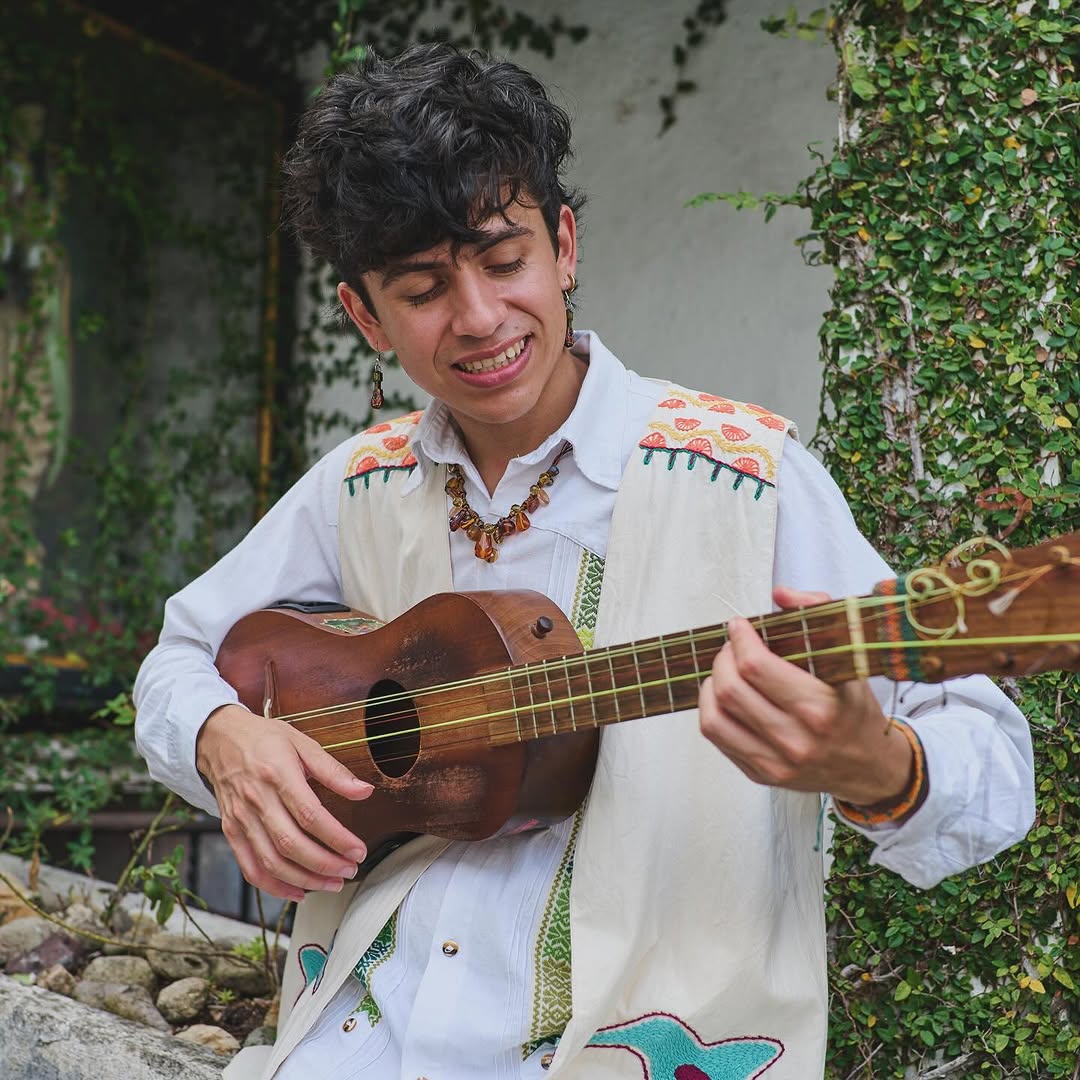 Taller de jarana jarocha del centro cultural raíces