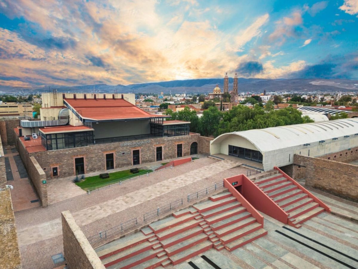 En el complejo está el Teatro Polivalente