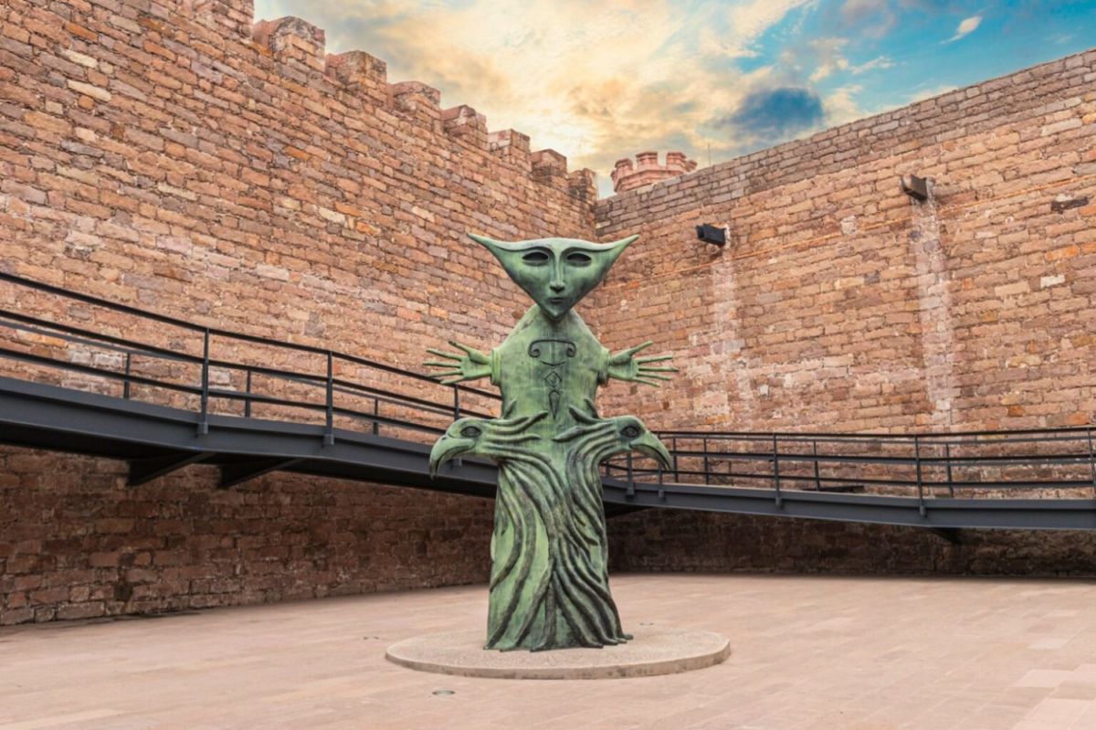 Dentro del Centro de las Artes está el Museo Leonora Carrington