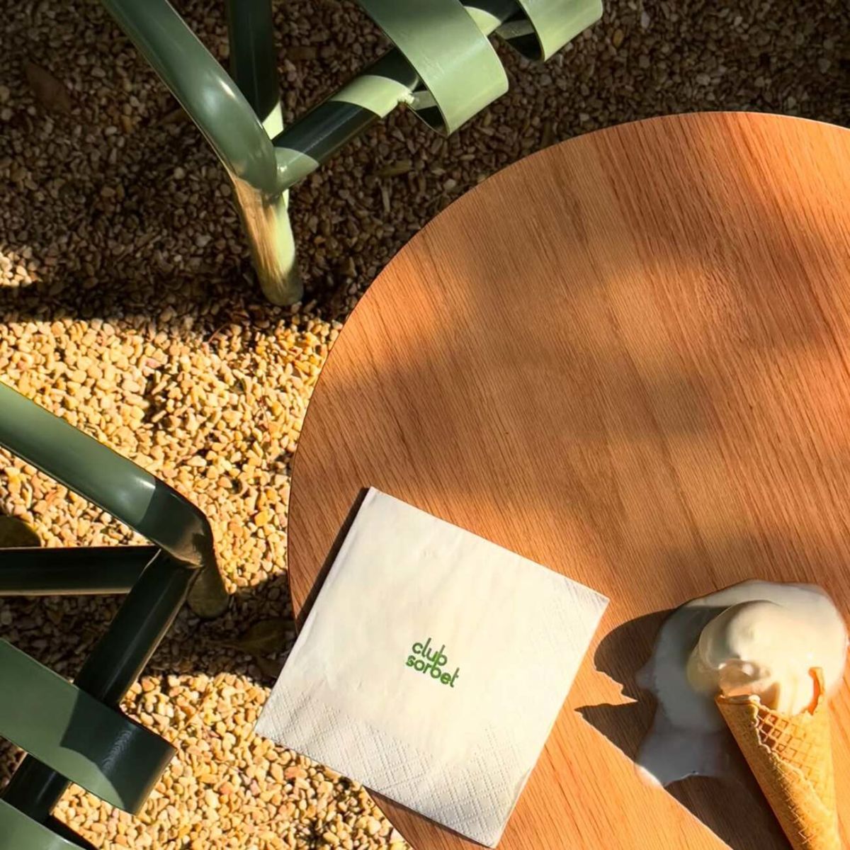 Solo los que sí saben están hablando de este jardín en la Condesa donde no se sirve nada más que vinos y helados 