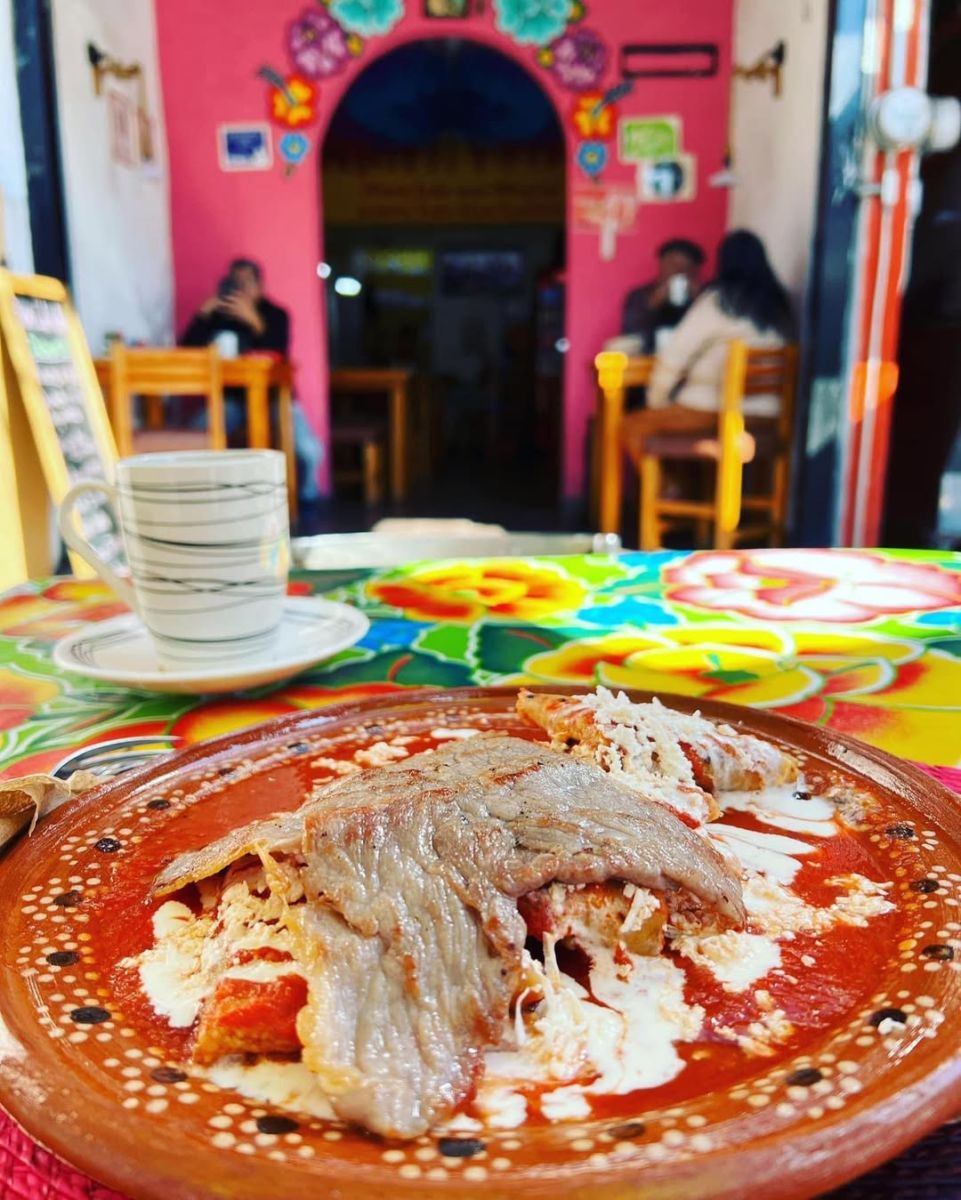 Entomatadas con tasajo en Son Calenda, restaurante de cocina oaxaqueña en Clavería