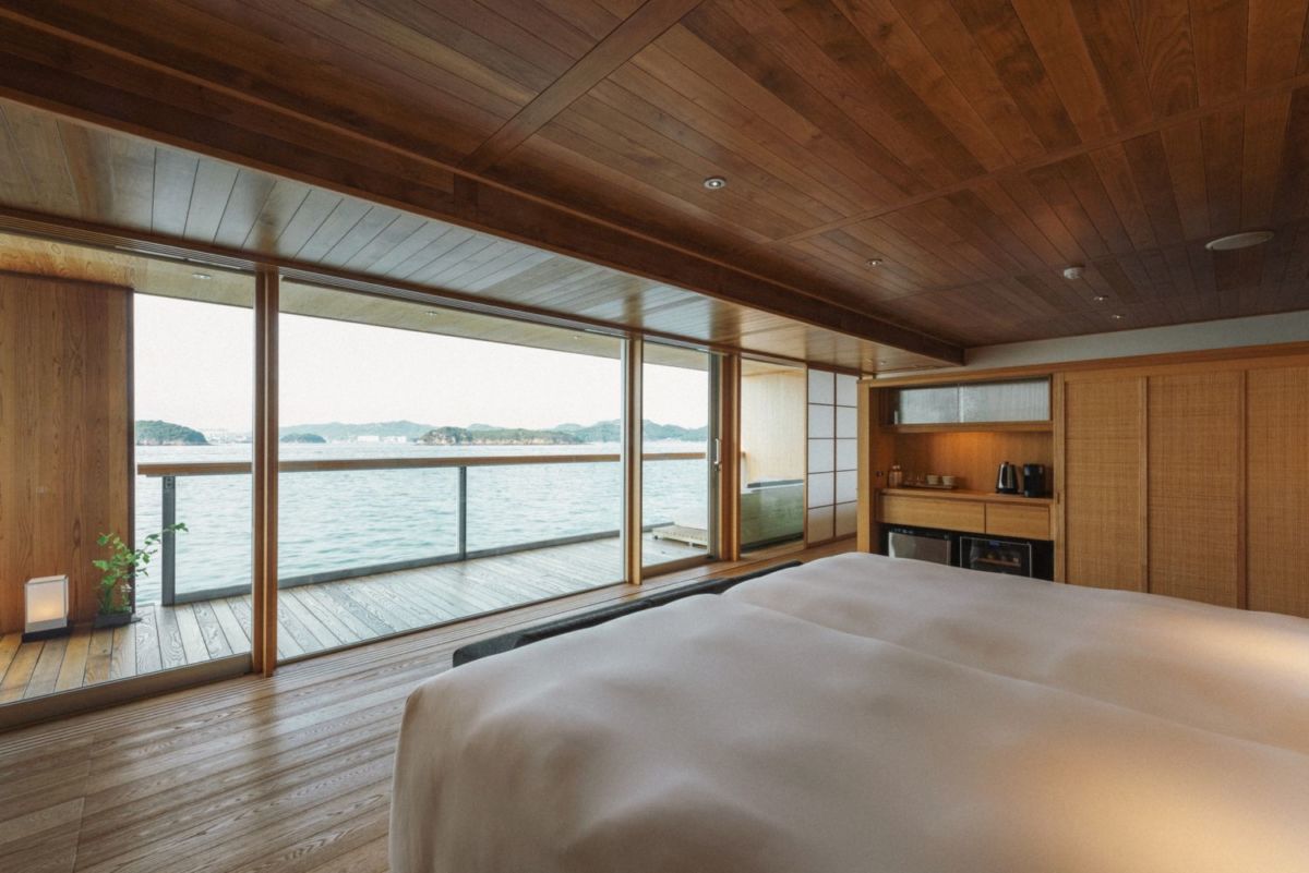 Habitaciones amplias en el crucero guntu en japón