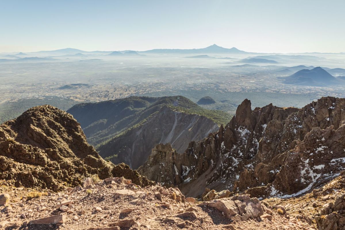 Tlaxcala destaca por sus bosques y montañas, también es un lugar muy popular durante la temporada de luciérnagas