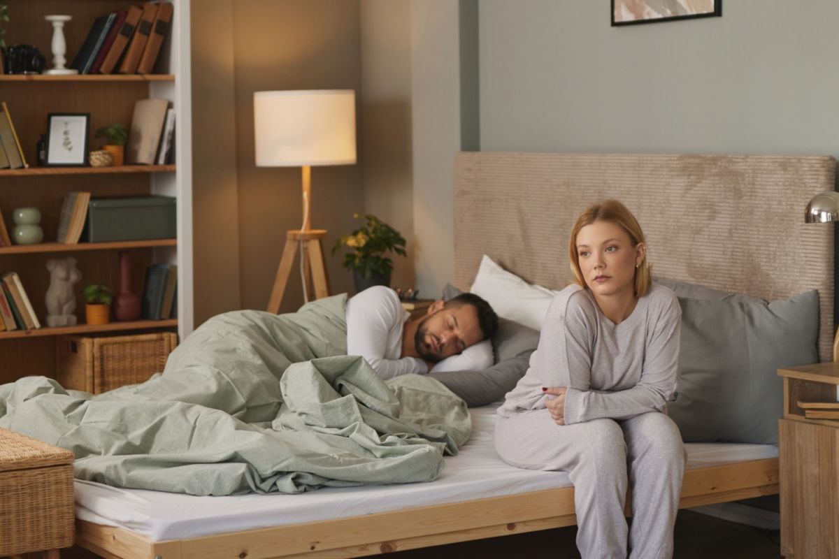 Sleep divorce, pareja que necesita descansar a distintos horarios. 