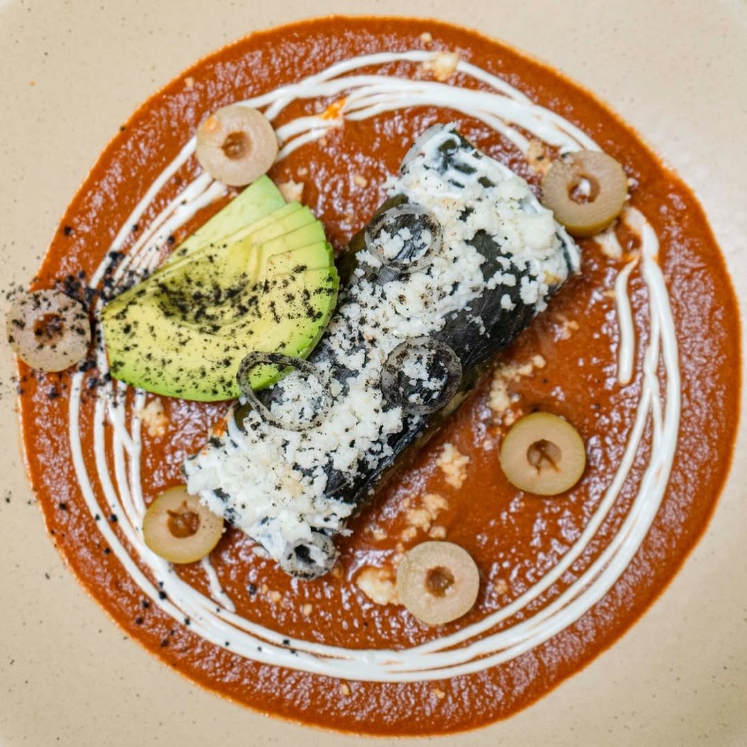 Tamal de hoja santa y queso