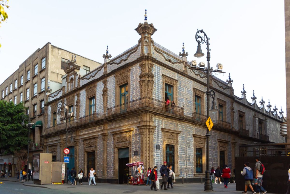 la casa de los azulejos es uno de los edificios más antiguos de la cdmx