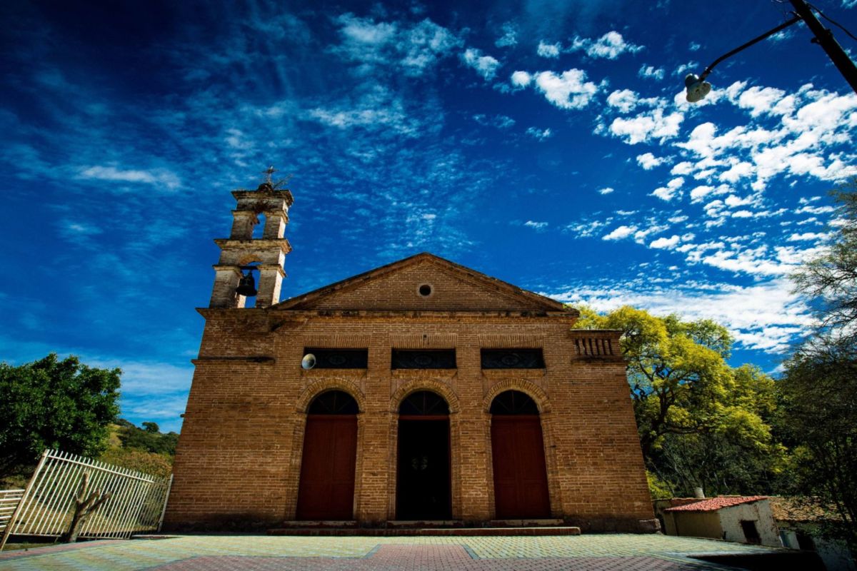Iglesia de El Amparo, pueblo semi abandonado cerca de Etzatlán