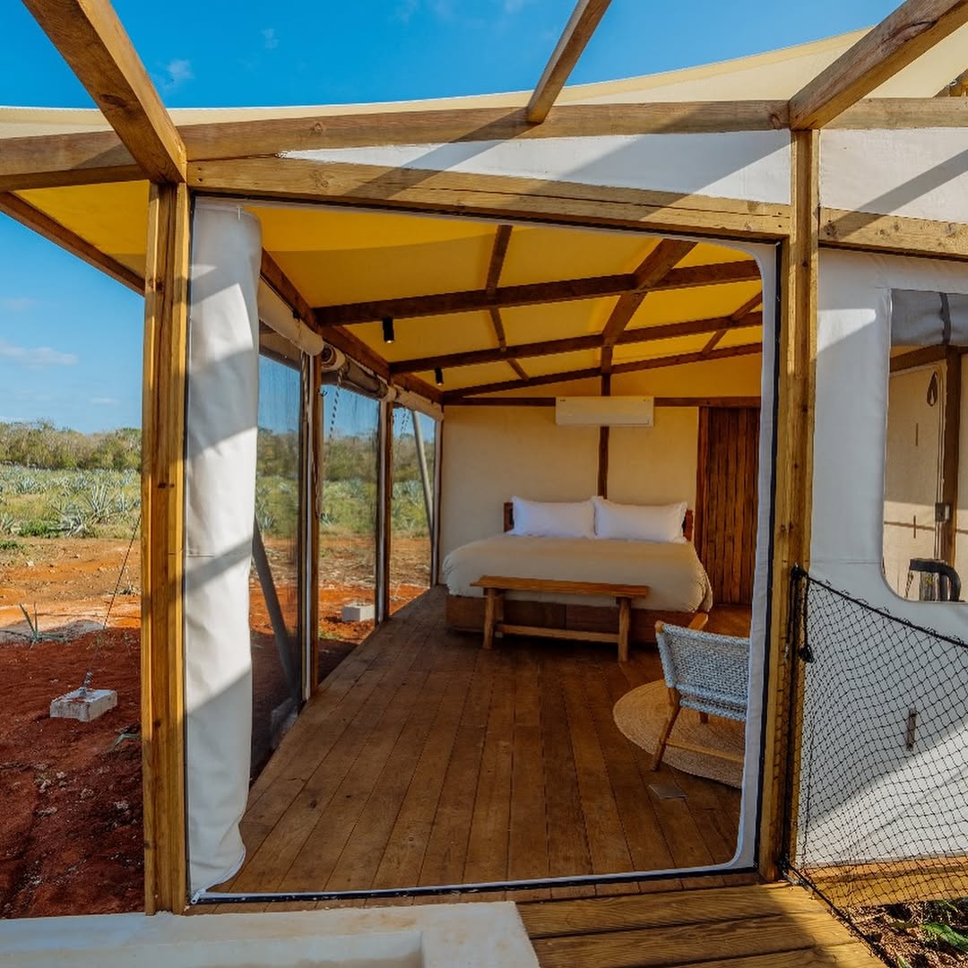 este glamping en la selva en Yucatán te permite dormir como si estuvieras al aire libre