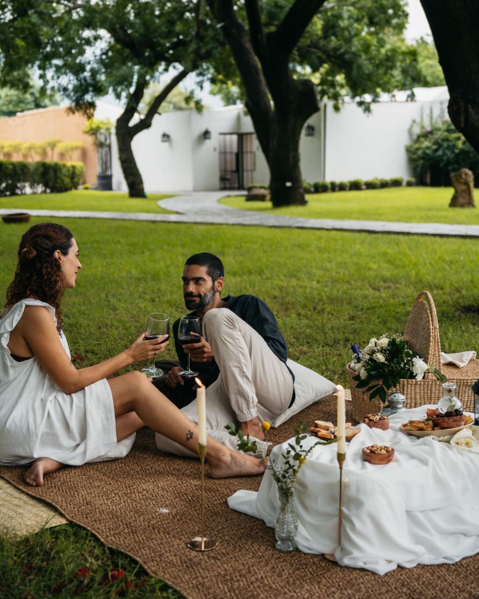 Picnics románticos en el jardín del hotel Tatala