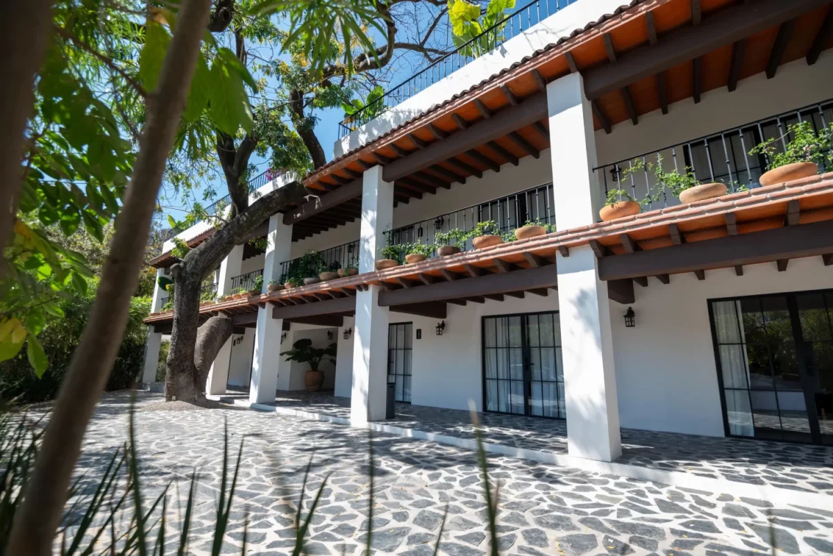 el hotel tatala está a unas cuadras del centro de tepoztlán