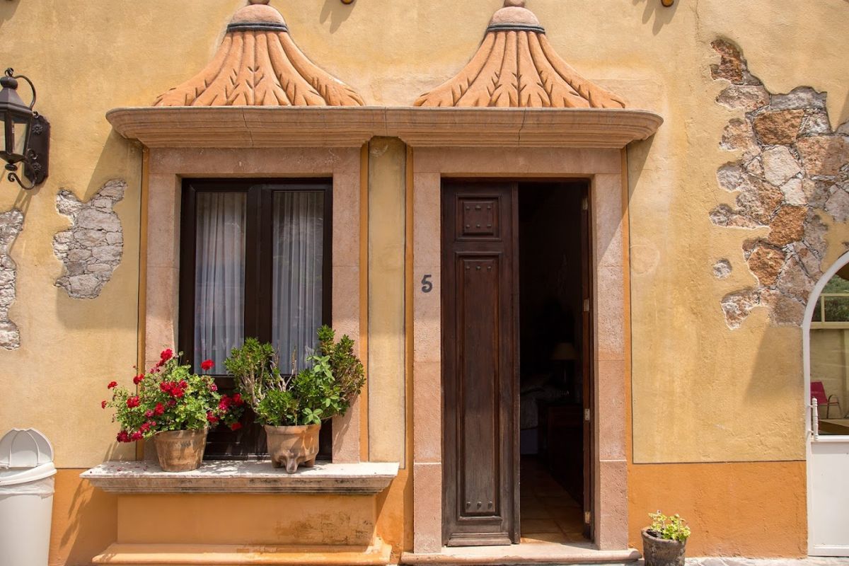 hotel centenario los arroyitos en el pueblo de bernal