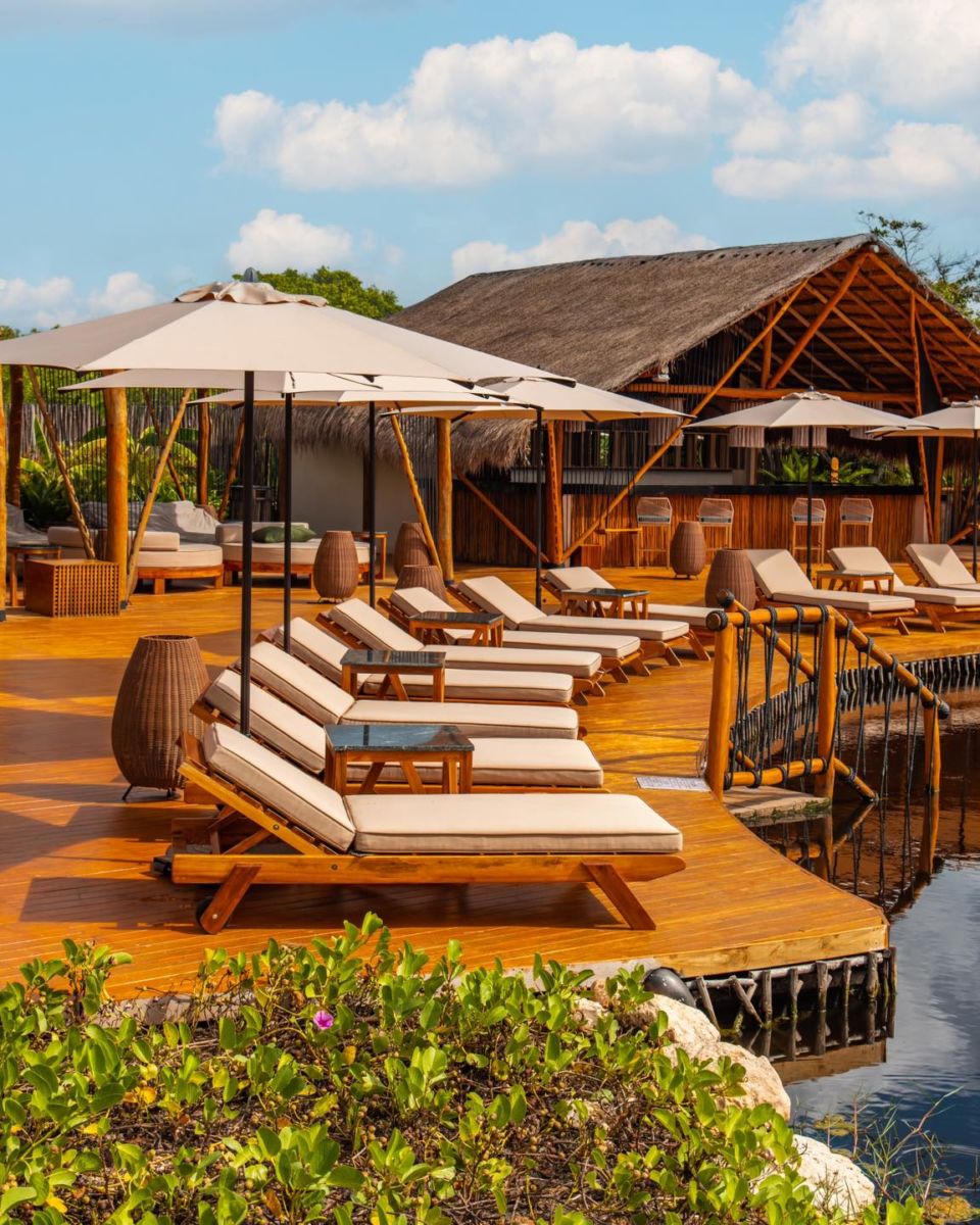 El Hotel Shibara Tulum tiene un cenote como alberca principal
