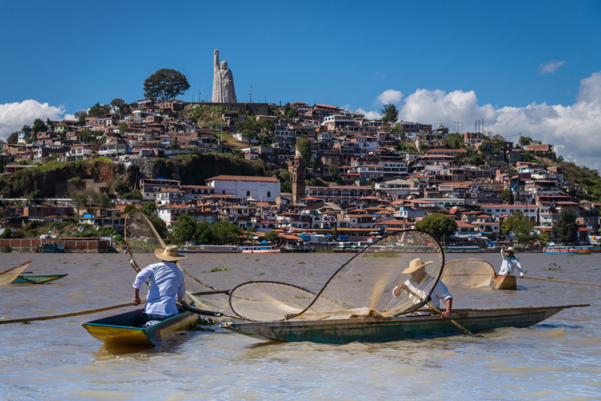 Para llegar a la isla existen dos muelles. 