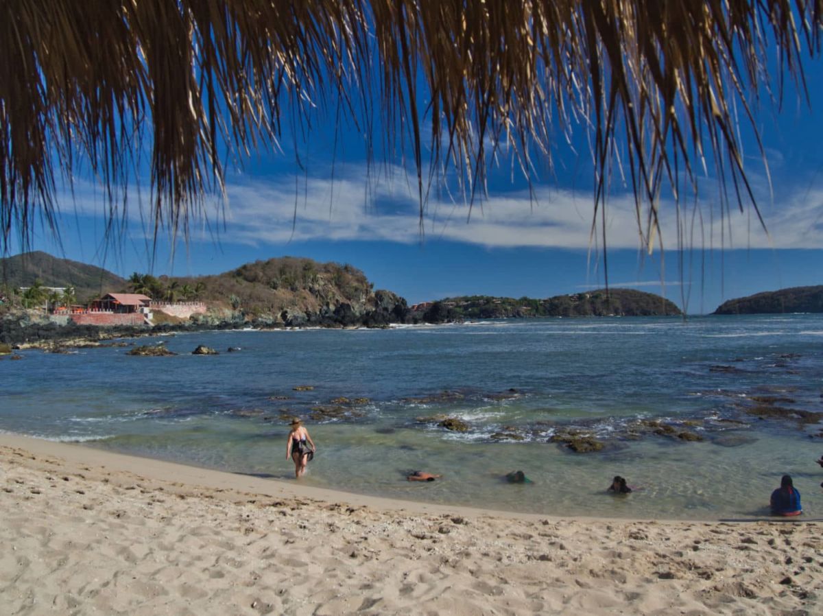 No es tan famosa, pero a 10 minutos de la costa de Guerrero hay una isla con 4 playas paradisíacas