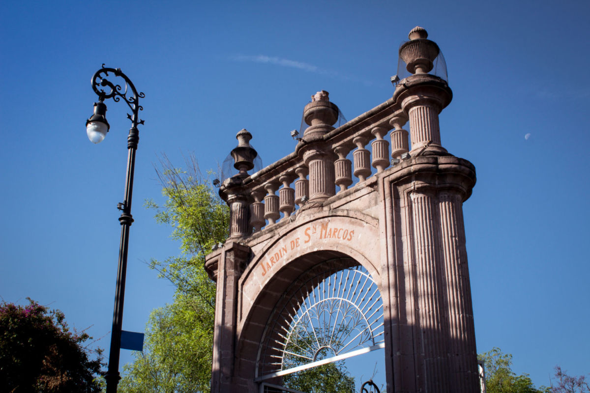 Fachada principal del Jardín San Marcos 