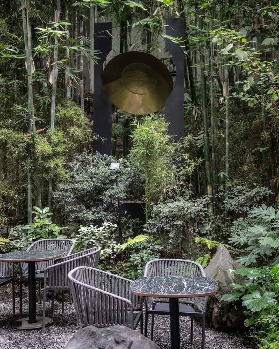 Restaurante UMAI, en medio de un jardín japonés
