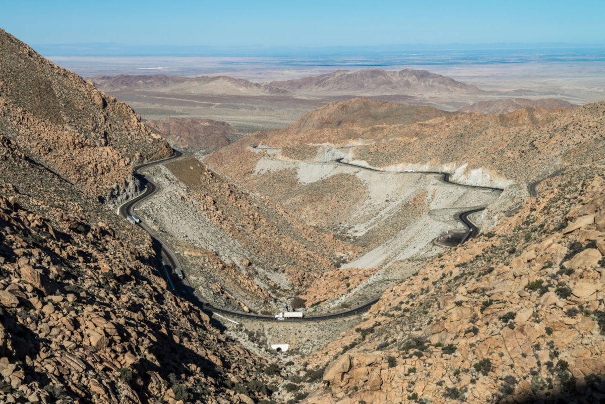 Dicen que si cruzas la carretera más peligrosa de México se puede ver la Falla de San Andrés 