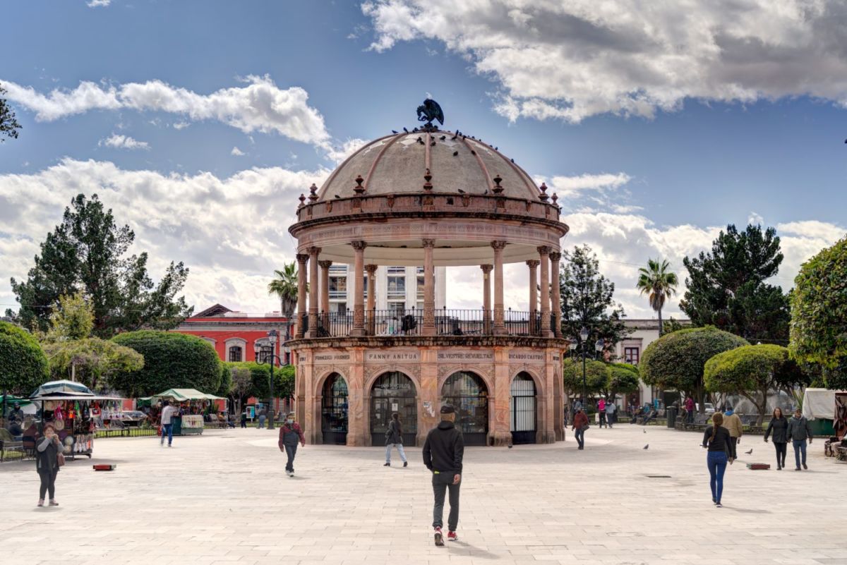 El kiosko en la Plaza de Armas de Durango 