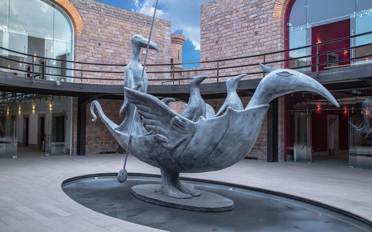 Escultura La Barca de las Grullas de Leonora Carrington 