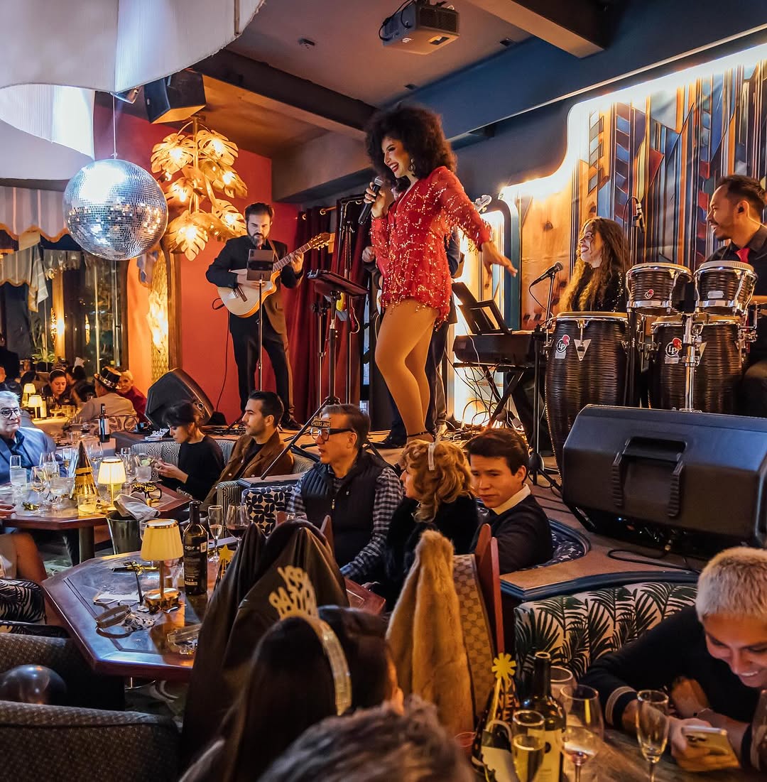 shows en vivo de lunes a sábado en chevere