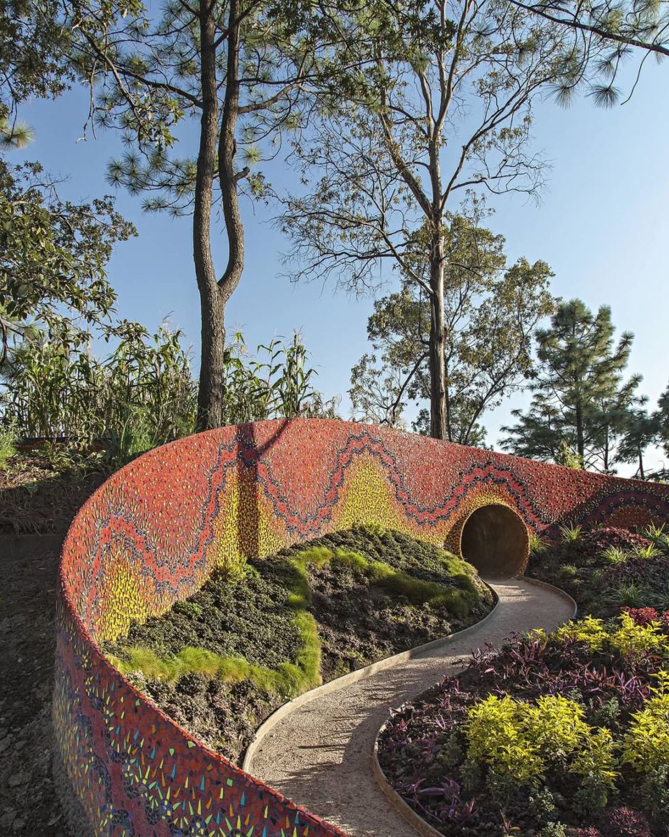 Al hospedarte en el Nido de  Quetzalcóatl tienes acceso al Parque Quetzalcóatl