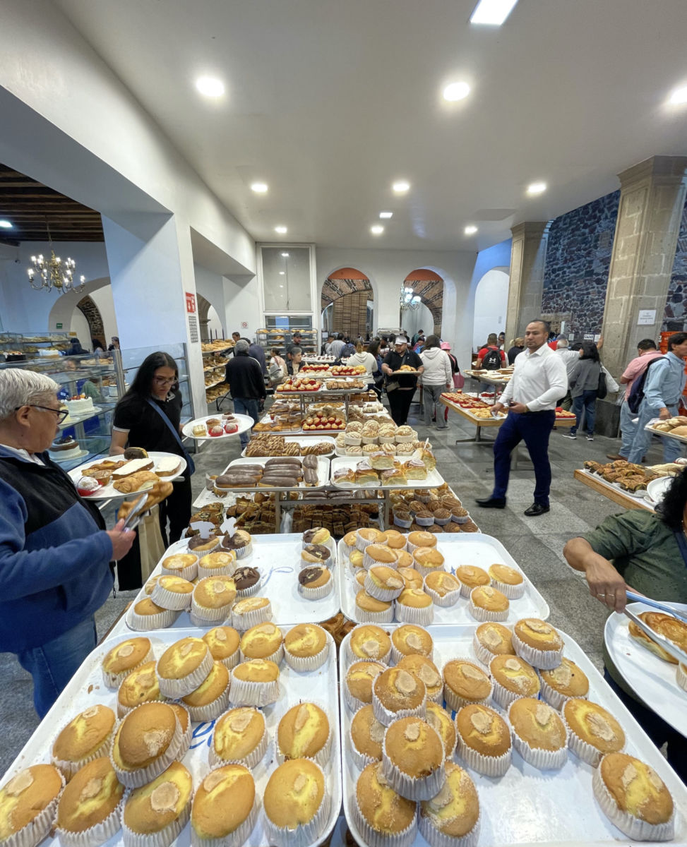Interior de la Panadería La ideal en el centro histórico de la CDMX