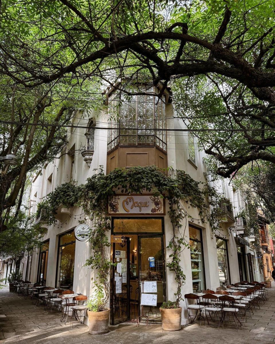 Esta es la calle en la Roma que siempre huele a pan y a café recién hechos