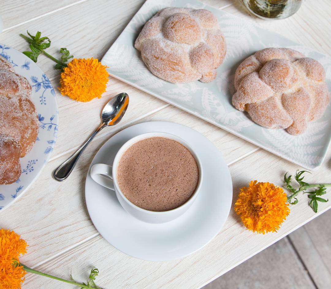 pan de muerto de maque café