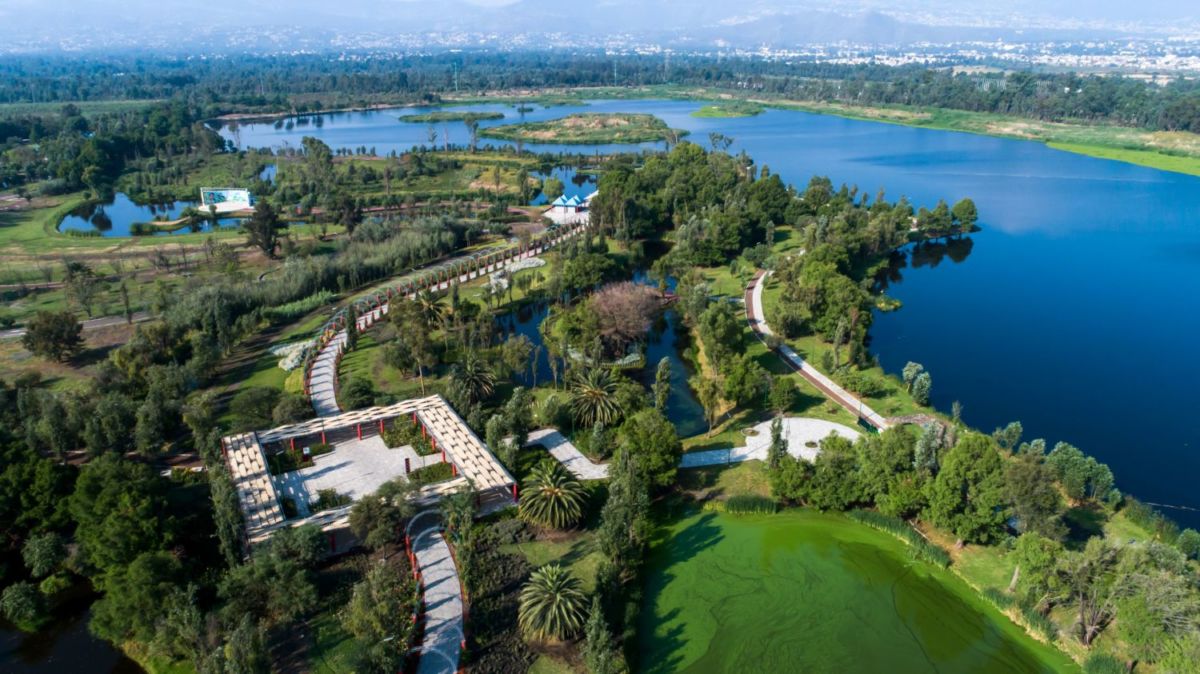 El parque abarca 145 hectáreas, de las cuales 50 son cuerpos de agua