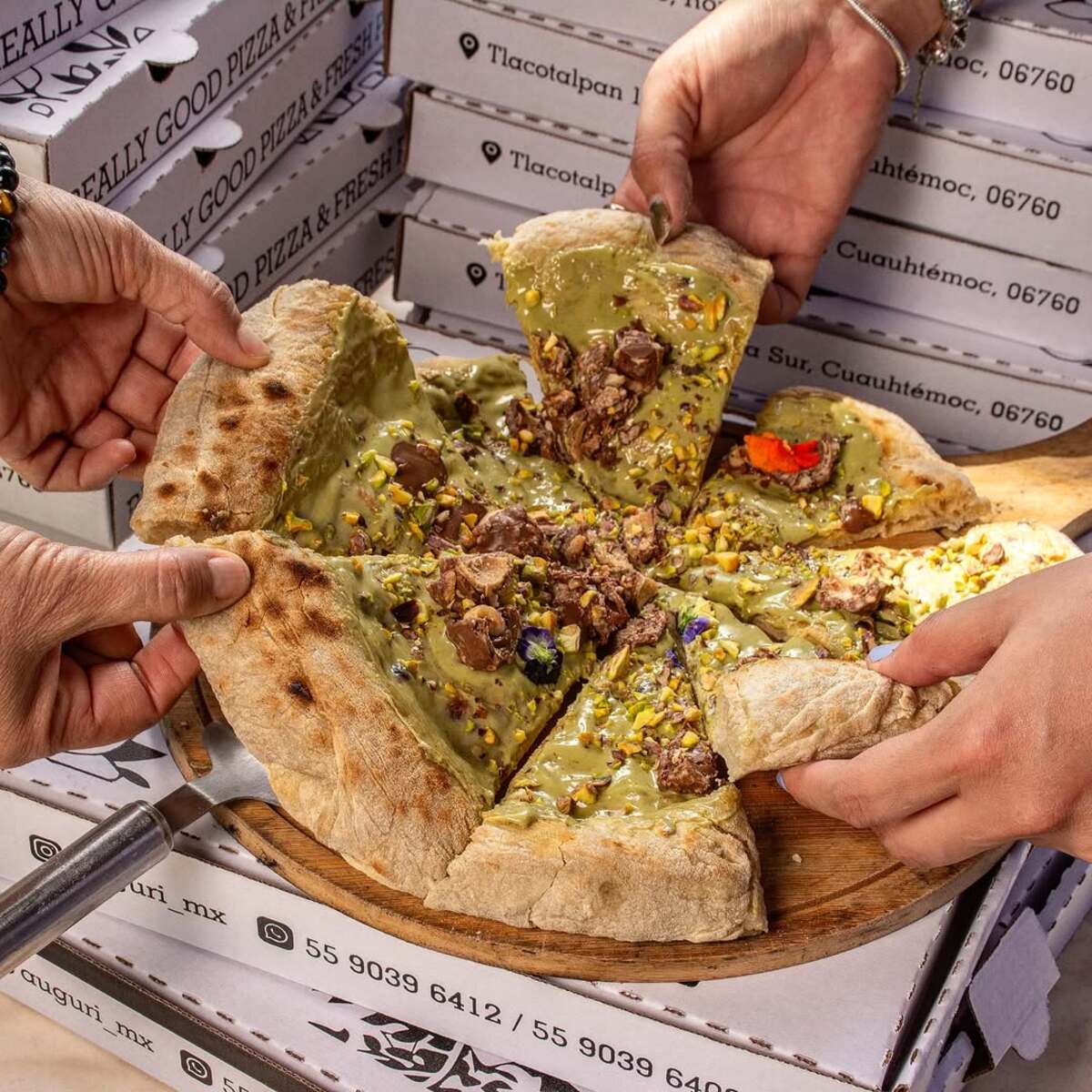 Esta es la única pizzería en la Roma donde puedes pedir una de pistacho con Ferrero Rocher 