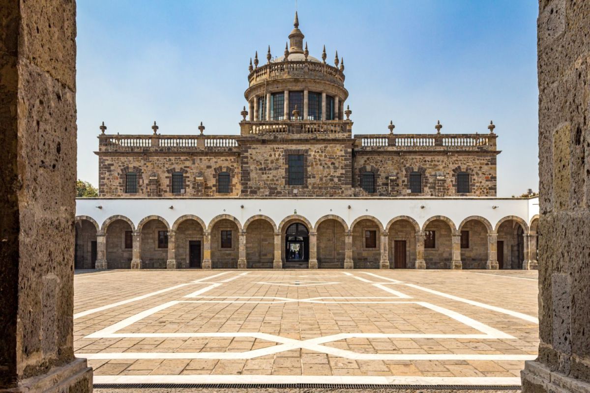 El Instituto Cultural Cabañas fue construido por el arquitecto Manuel Tolsá