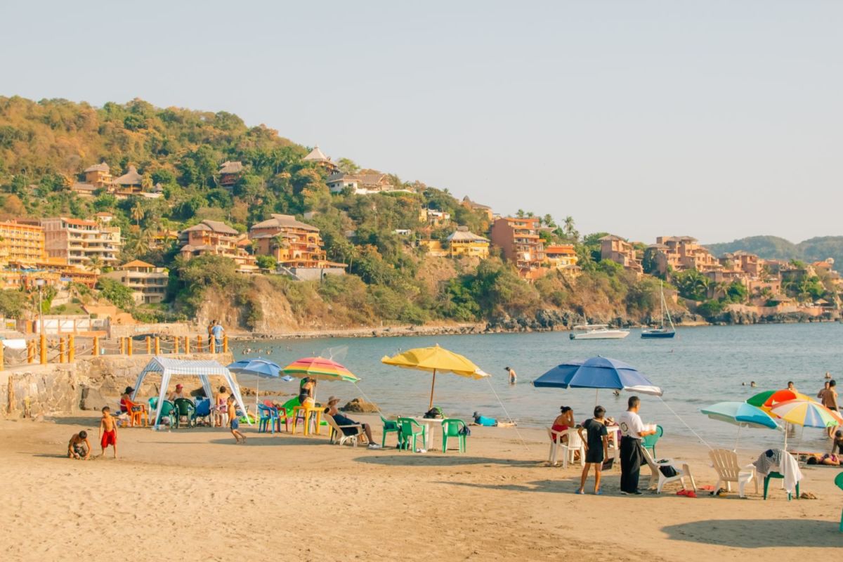 Playa La Ropa Zihuatanejo 