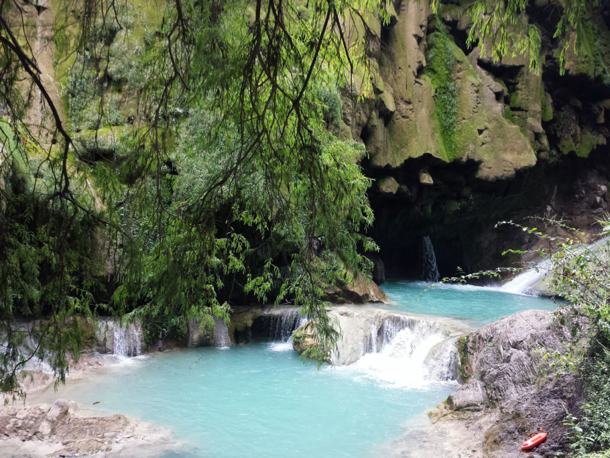 El lugar tiene siete pozas de agua turquesa y con diferentes niveles de profundidad