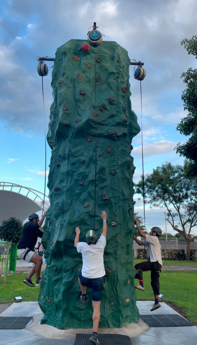 Pared para escalar en el Parque Municipal de Deportes Extremos en Mérida, Yucatán