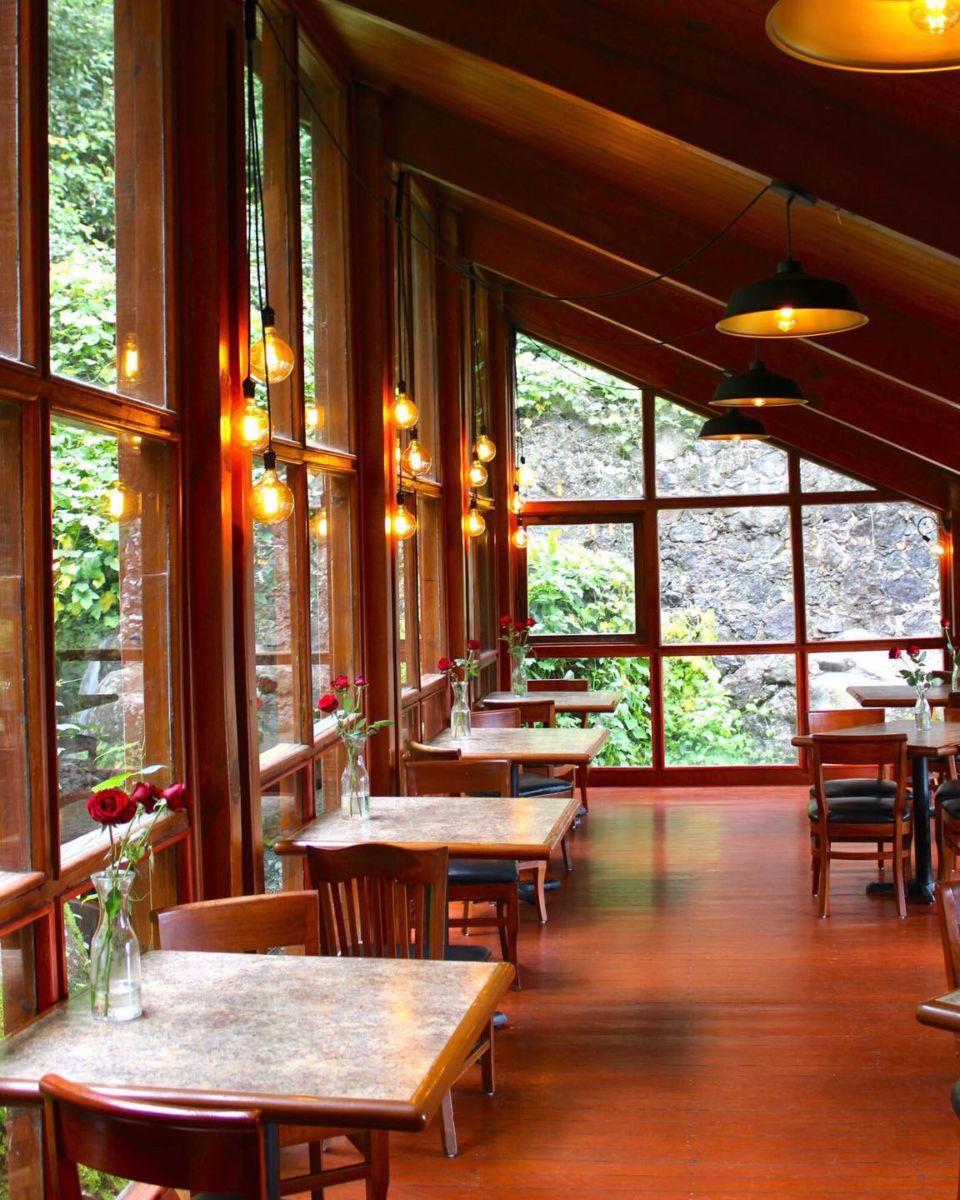 Interior del Restaurante la Montaña