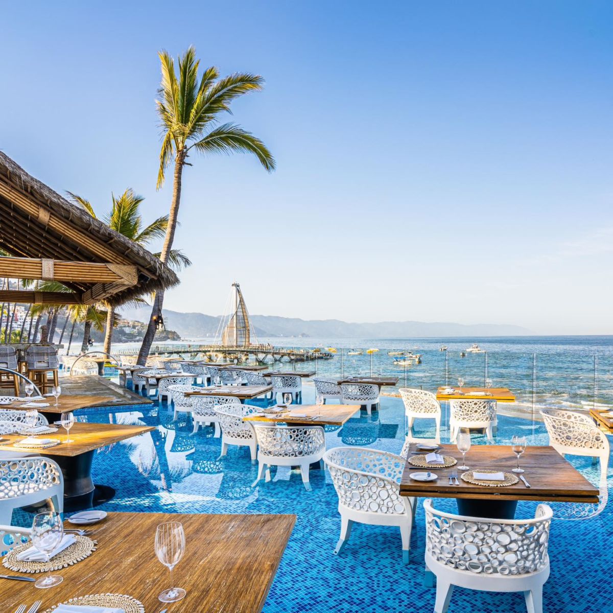 Restaurante Mar y Vino en Puerto Vallarta, el único dentro de una alberca en México