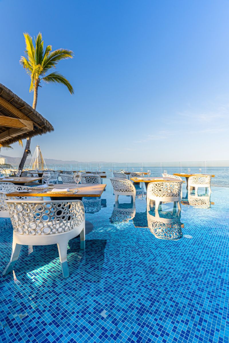 Restaurante Mar y Vino con increíbles puestas de sol en la playa de Puerto Vallarta