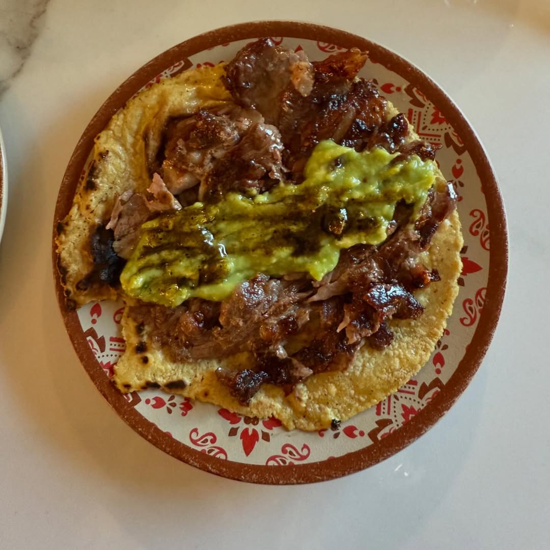Taco de rib eye con guacamole